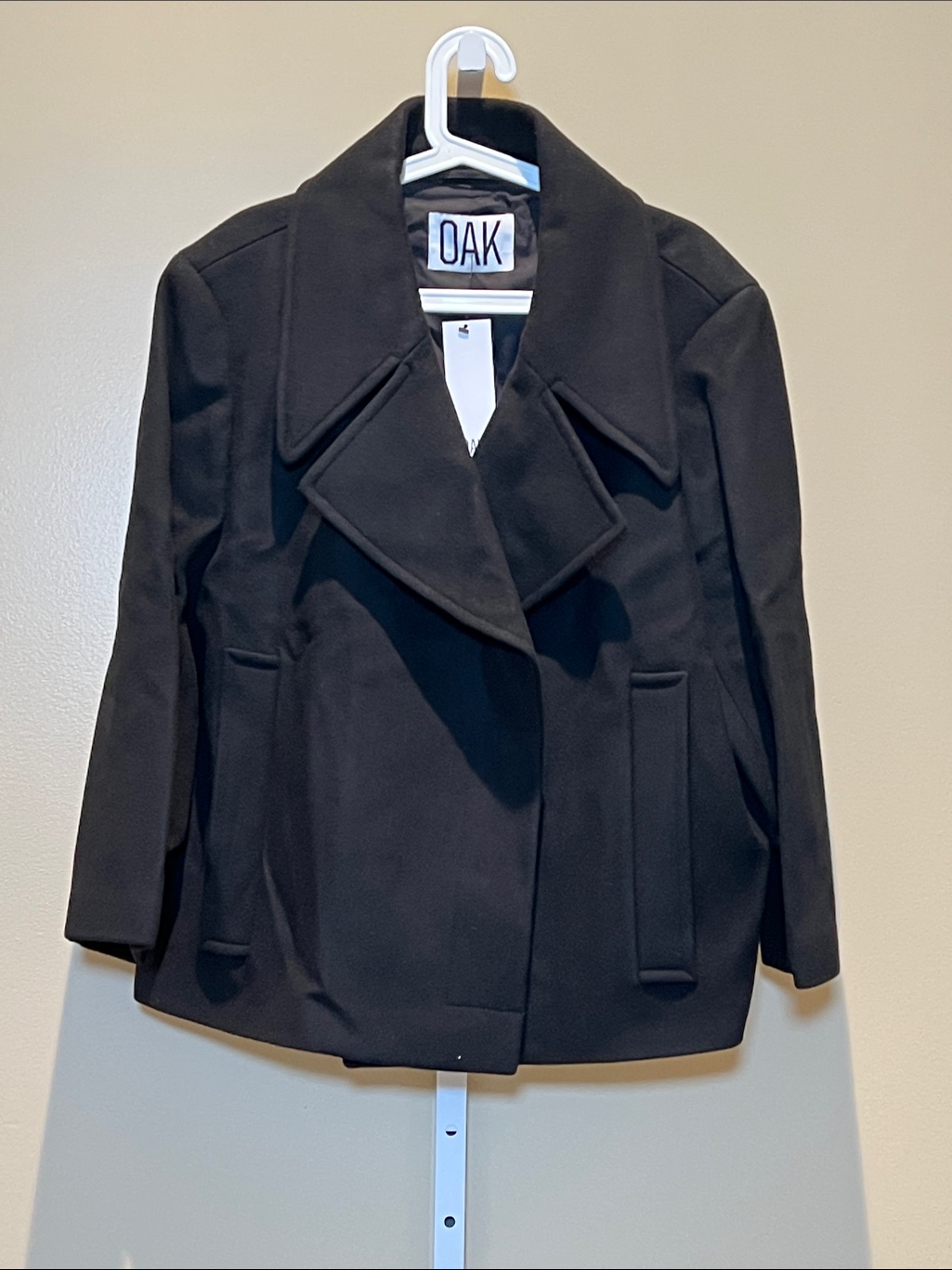 Oak Black Wool-Blend Cropped Adminal With Wide Lapels